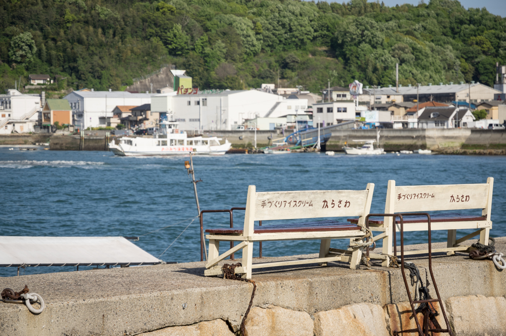 海沿いのベンチ