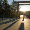 宇治橋に昇る太陽