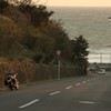 海へと下る帰り道