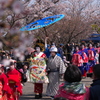 向こうに行列