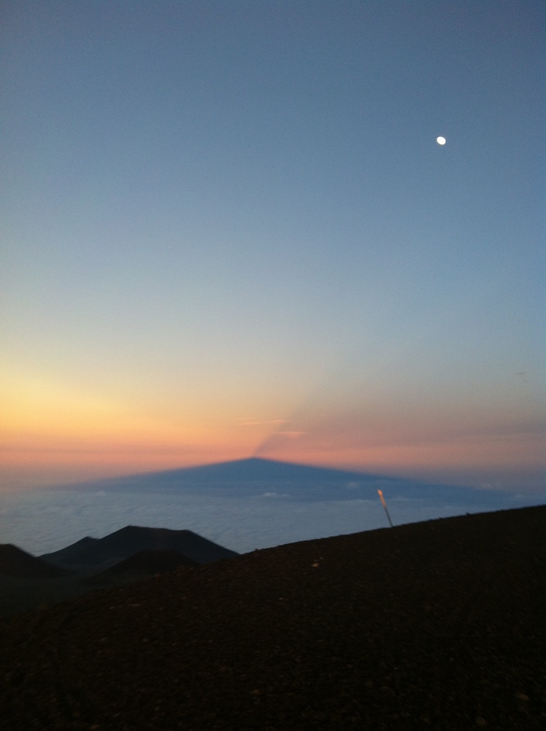 雲海に写る影（マウナケア）