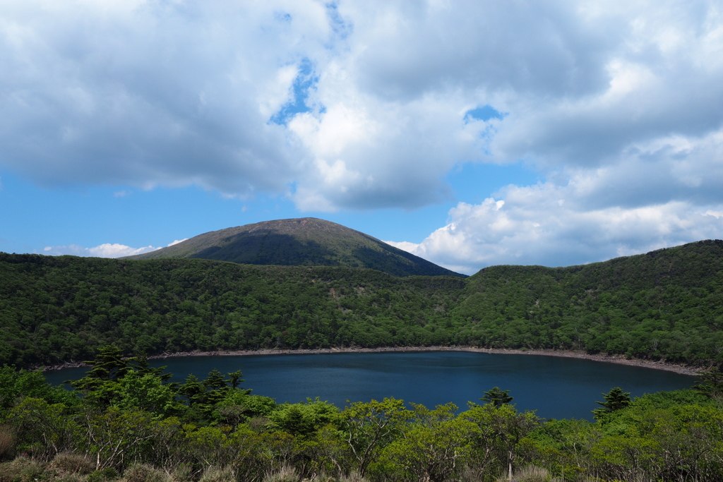 山と湖