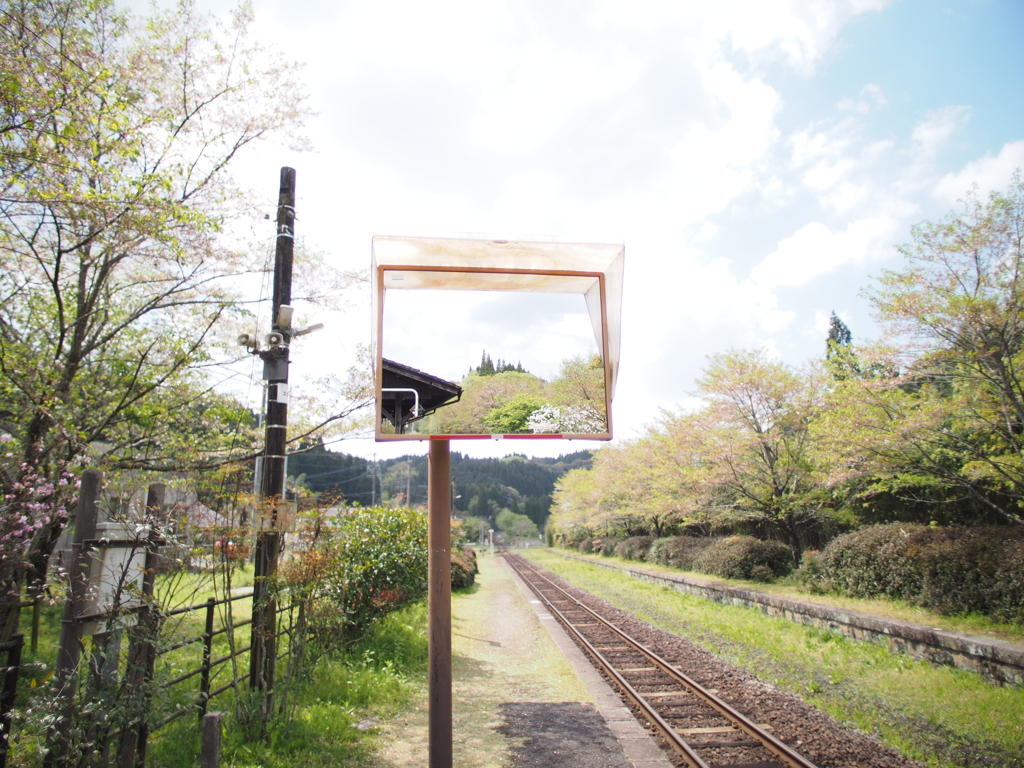ホームの姿見