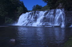 大雨で水量が倍になった滝