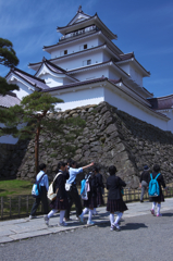 赤い瓦の鶴ヶ城