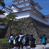 赤い瓦の鶴ヶ城