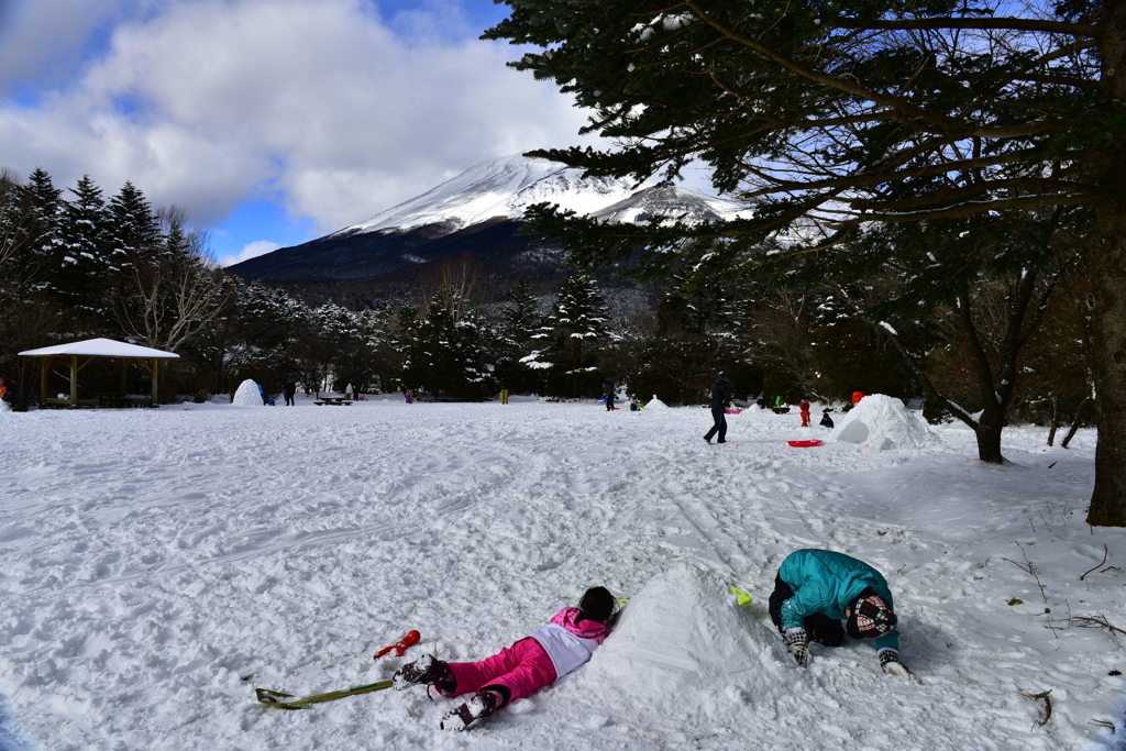 富士の麓で雪遊び