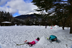 富士の麓で雪遊び