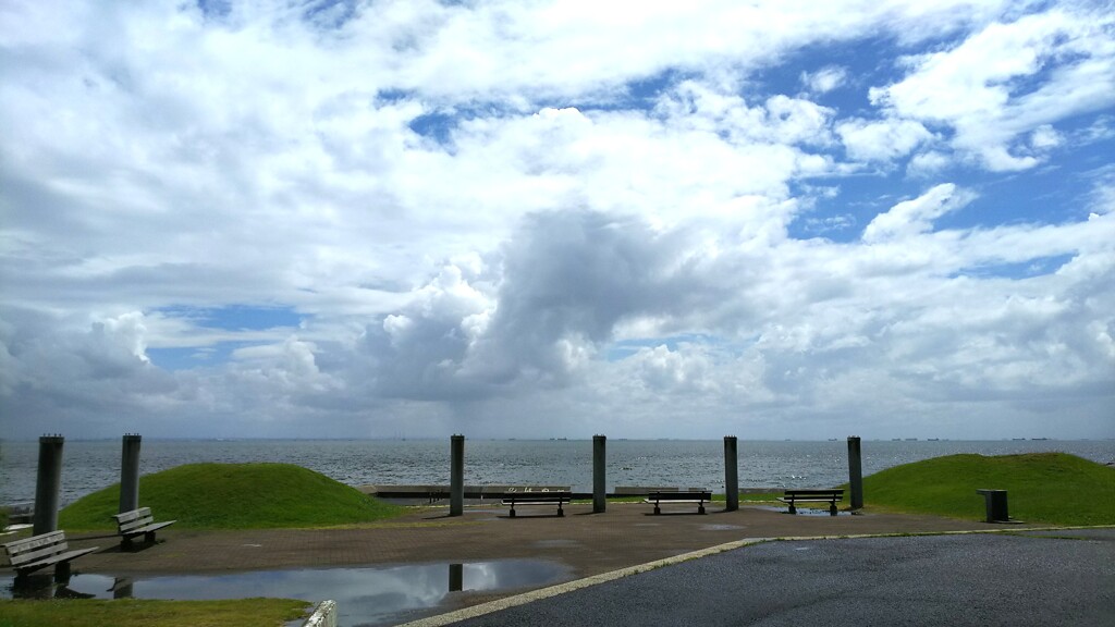 海の近くの公園
