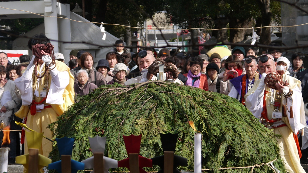 えべっさん「紫燈大護摩供・火渡りの儀式」