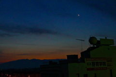 夜明けの月