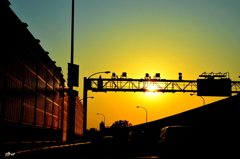 夕陽に向かって　走れ！