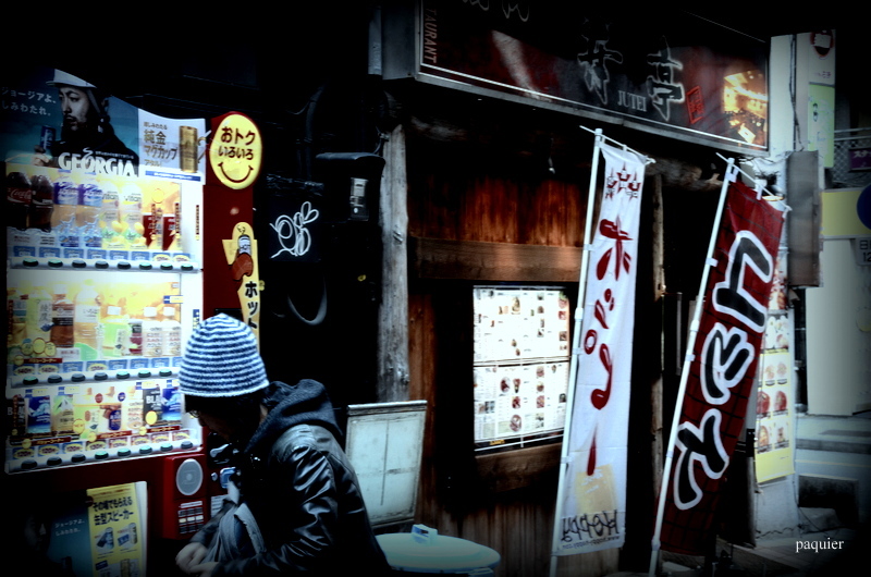 街を撮る猫　４