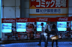 自動販売機は　眠らないのか？