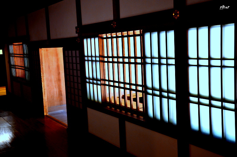 露草も　ここには入れない