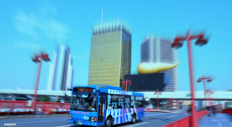 風を切り　バスは走る（制限速度は守っています　(^_^;)　）