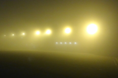 濃霧のバスターミナル