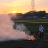 野焼きと夕陽