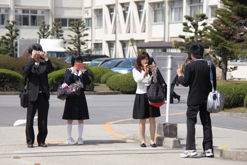四者四様の嬉しい入学式記念写真