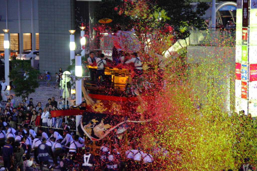 挙母祭り：駅前駆け抜け