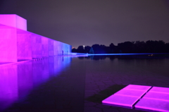 豊田市美術館：ライティング・プロジェクション　池への映り込み