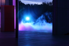 豊田市美術館：ライティング・プロジェクション　霧と灯り