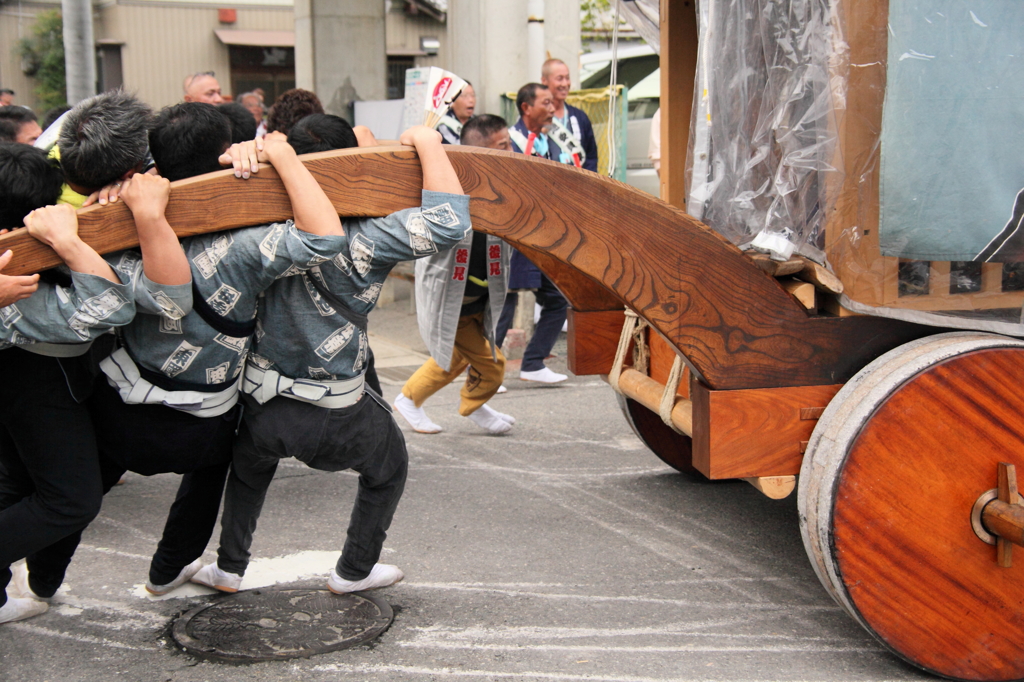 挙母祭り：山車の９０度方向転換
