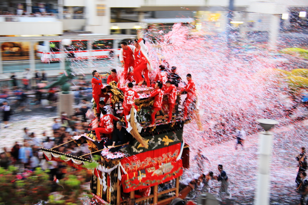 挙母祭り７：駅前駆け抜け