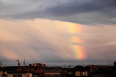 夕暮れの東空の雲が虹色に～～