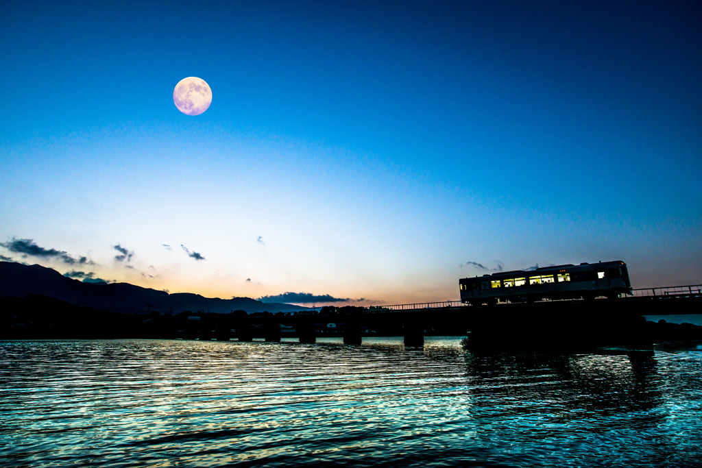 ～　Blue Moon Stone...神秘の魅力　～