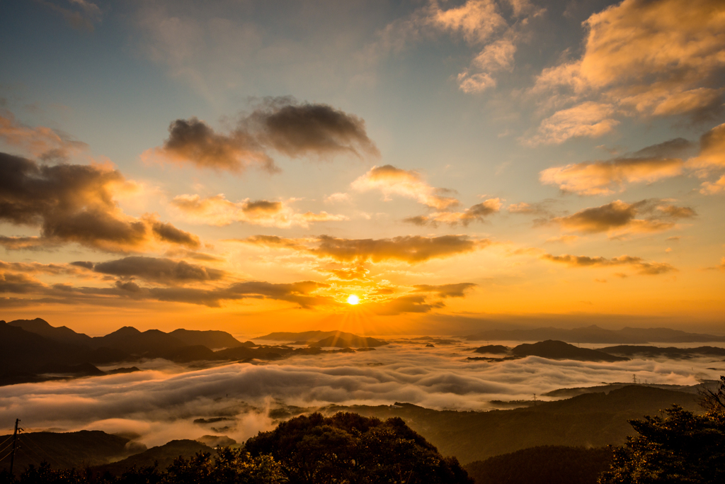 ～　The morning glow and a sea of clouds　～