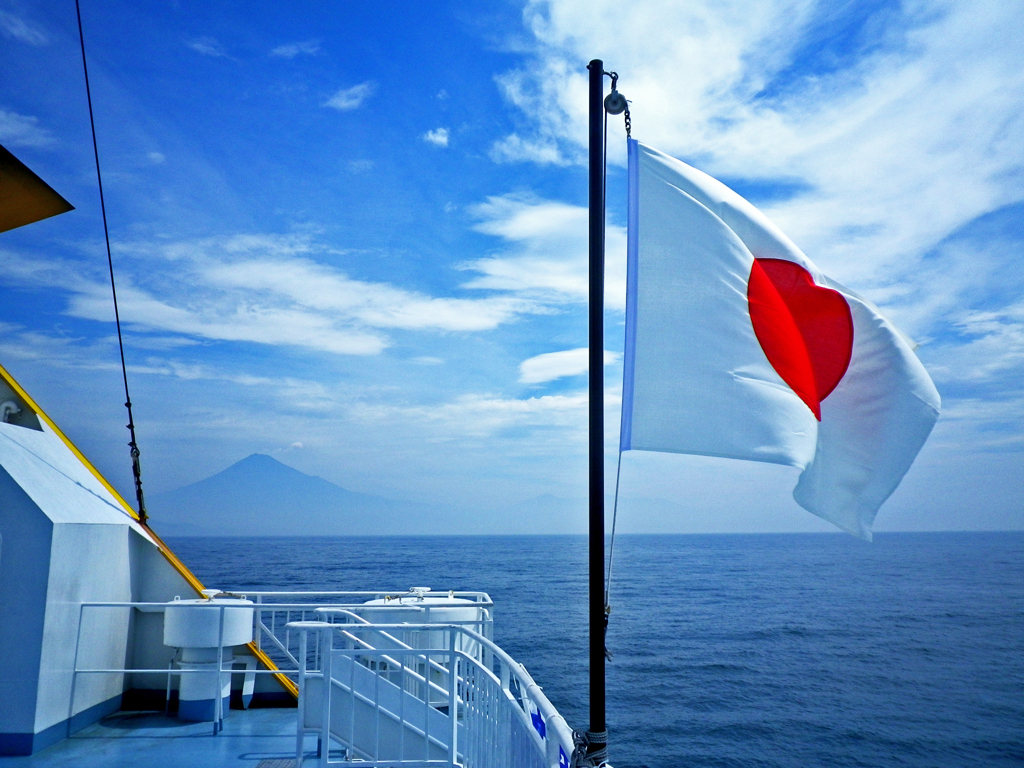 海上から富士山