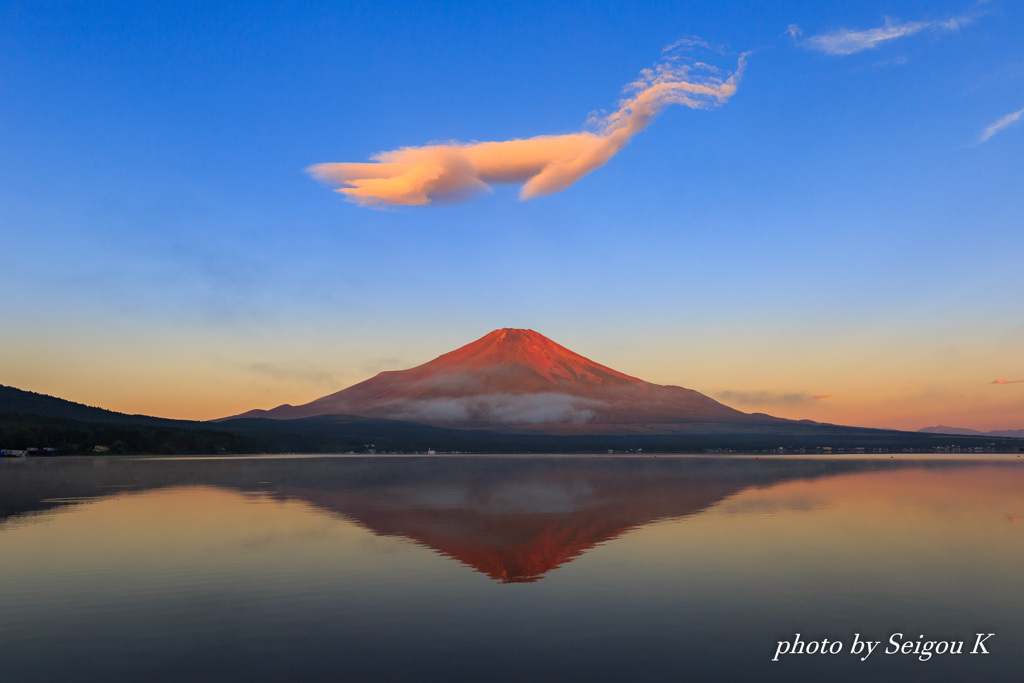 紅色に染まる吊るし雲 