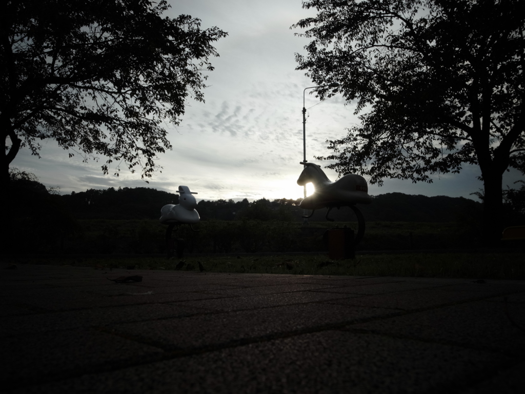 夕暮れの恋人たち