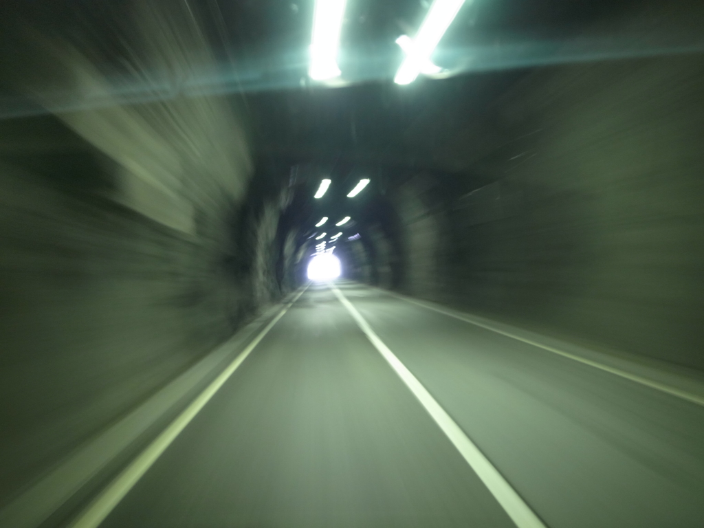 トンネル