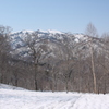 春の坤六峠から見た至仏山