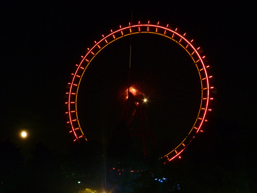 夜の観覧車