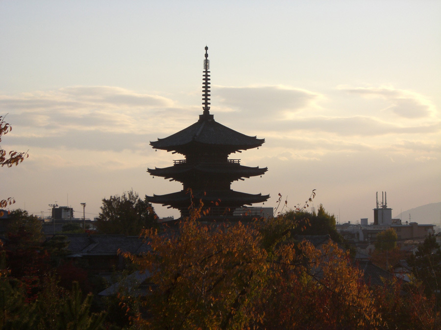 夕焼けと寺