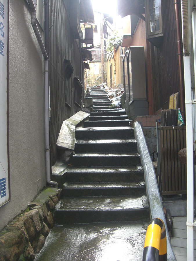路地裏の階段