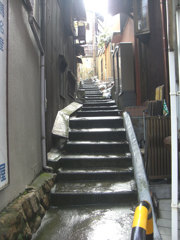 路地裏の階段