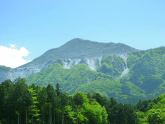 山と青空