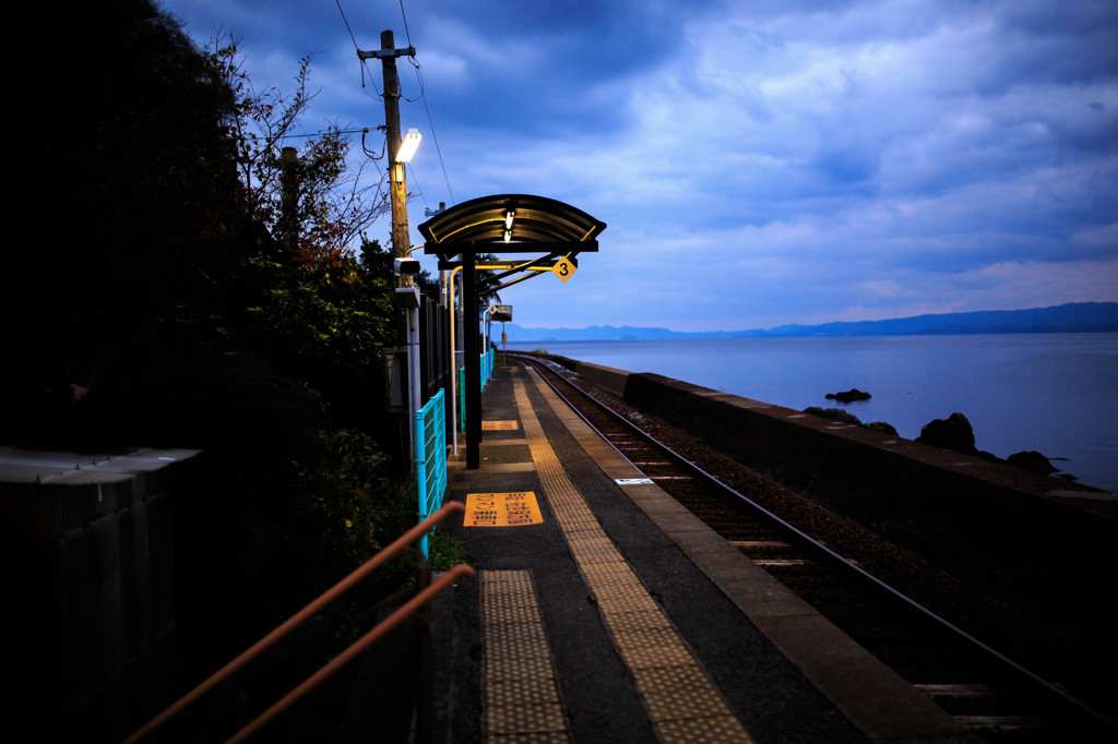 夜明けの駅