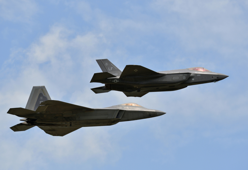 ステルス２機編隊