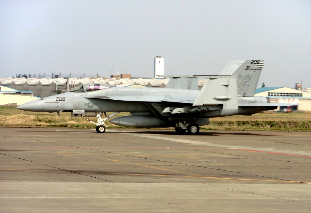 VFA-27 NF206 18E...HITO