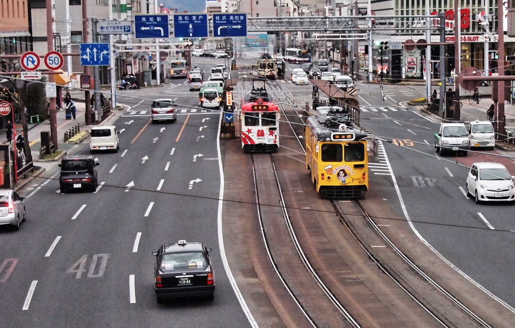 歩道橋の上から