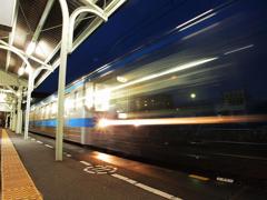 夜の駅にて