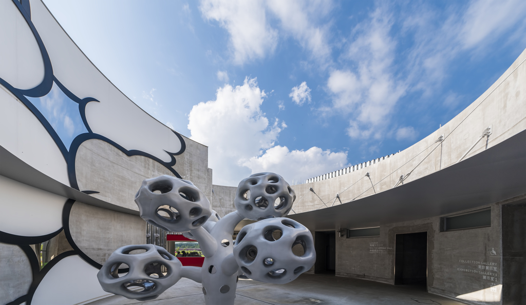 市原湖畔美術館_中庭