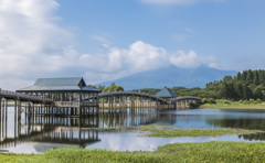 鶴の舞橋と岩木山