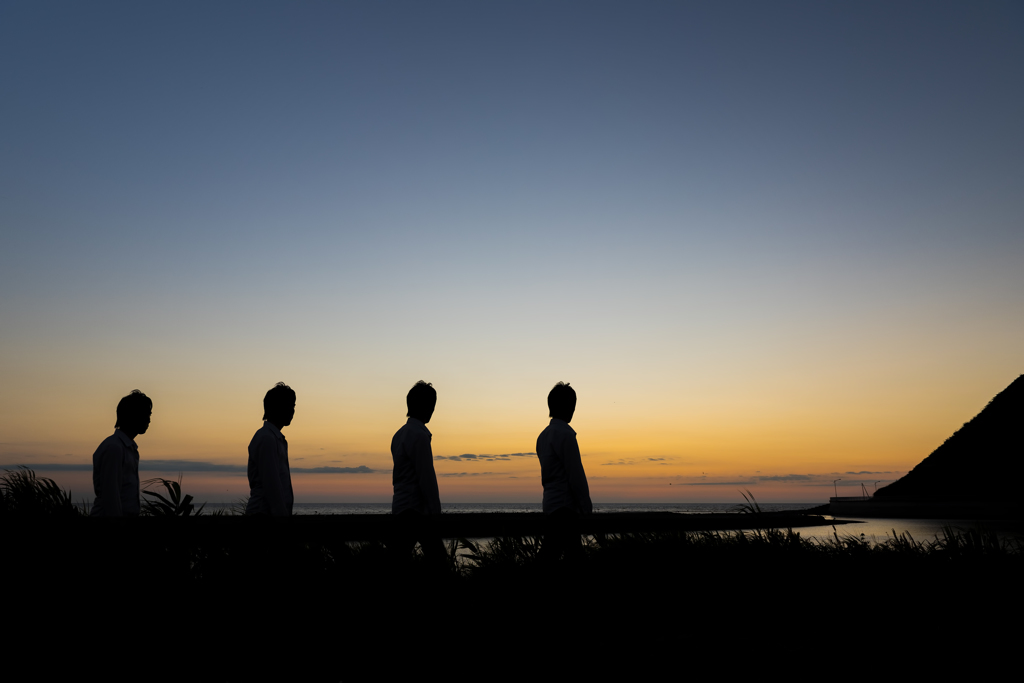 夕焼に向かって