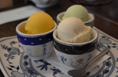 季節のアイスクリーム３種盛り合わせ
